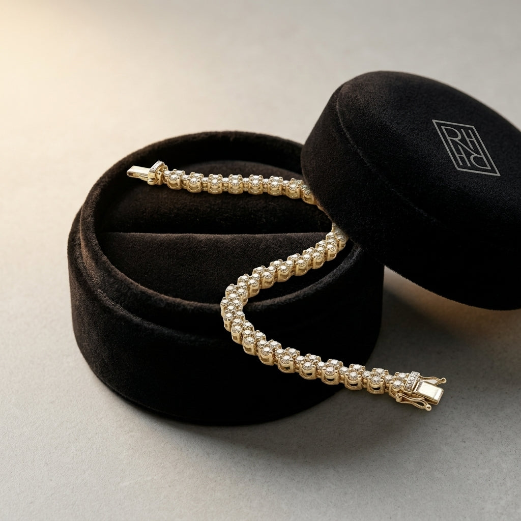 3 Stone Diamond Link Bracelet in 18K Yellow Gold - presentation