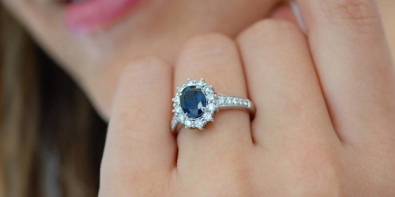 How to Choose a Blue Sapphire Engagement Ring