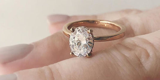7 Tips to Help You Get the Perfect Engagement Ring Selfie