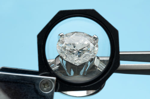 Some Facts about the Flaws of Diamonds