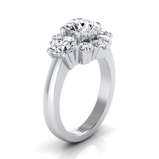 A Buyer’s Guide to Cluster Diamond Engagement Rings