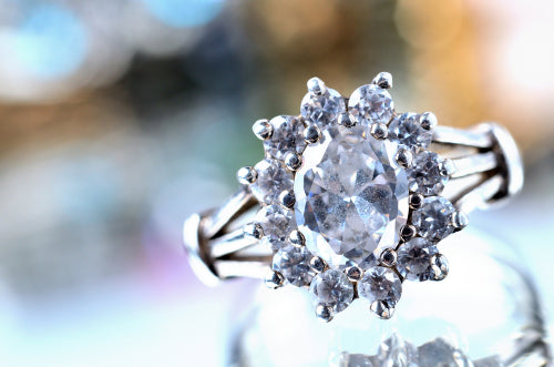 The Difference between Cubic Zirconia and Diamond Engagement Rings