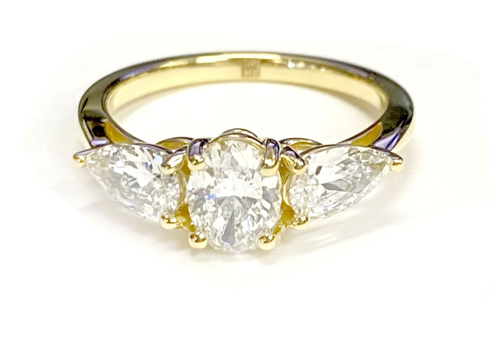 RockHer atelier photo of The Angelica oval engagement ring setting in 18K Yellow Gold