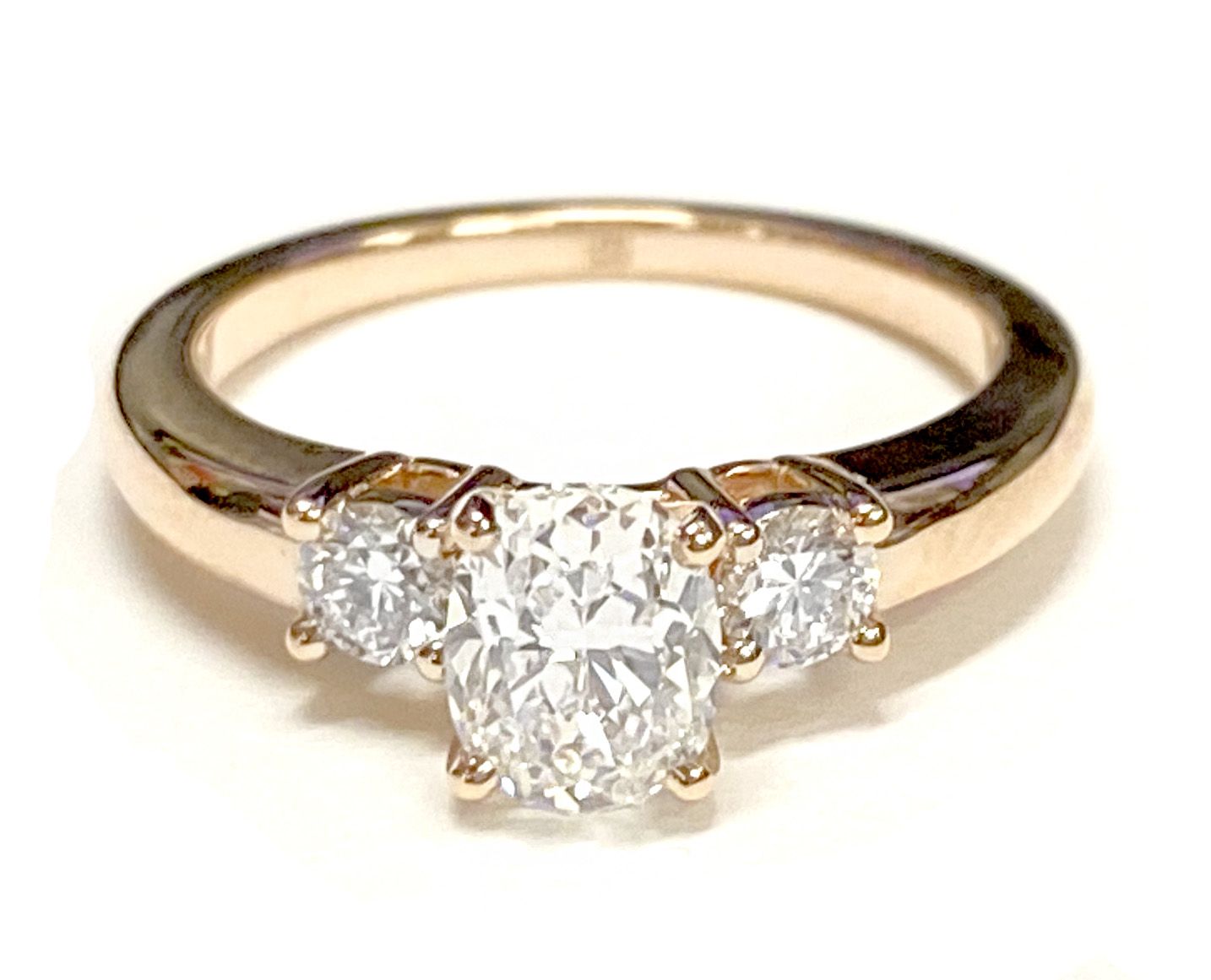 RockHer atelier photo of The Anita oval engagement ring setting in 18K Yellow Gold