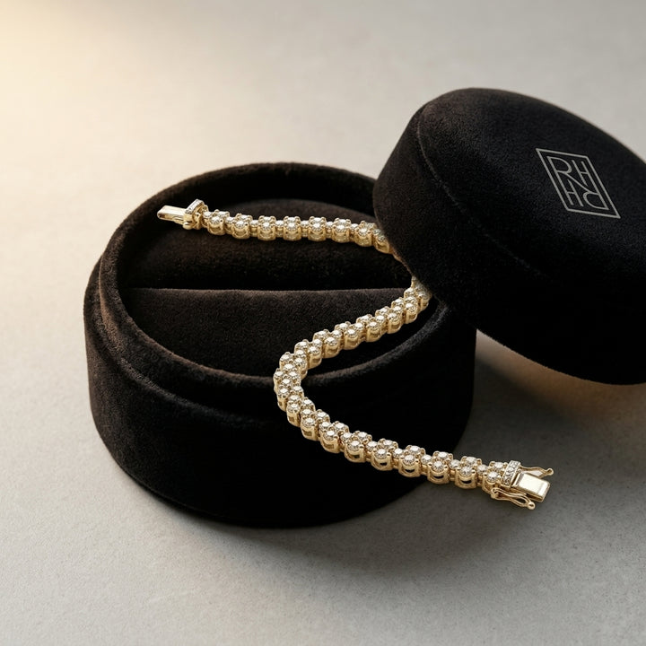 3 Stone Diamond Link Bracelet in 18K Yellow Gold - presentation
