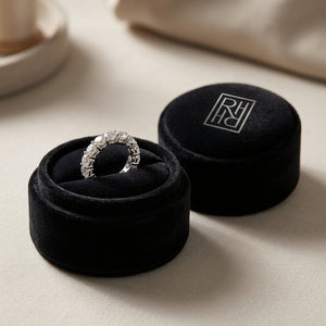 Diamond Ring in 14K White Gold - presentation