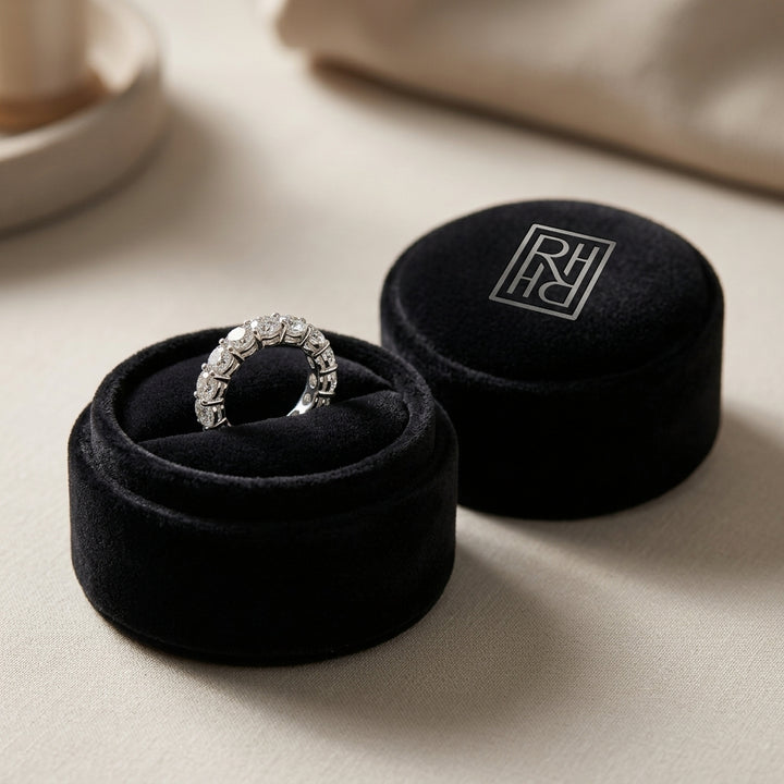 Diamond Ring in 14K White Gold - presentation