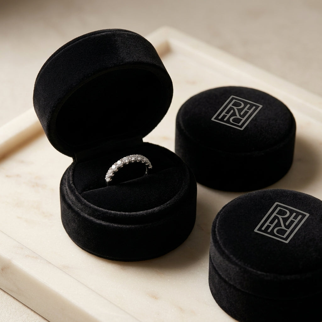 Graduated Diamond Ring in 14K White Gold - presentation