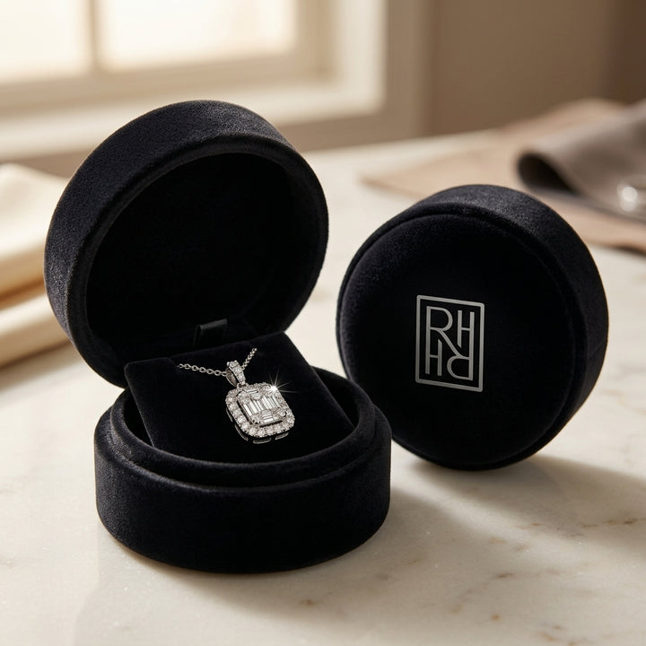 Diamond Earrings in 14K White Gold - presentation
