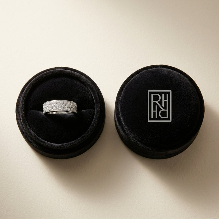 Diamond Round Concave Ring in Platinum - presentation