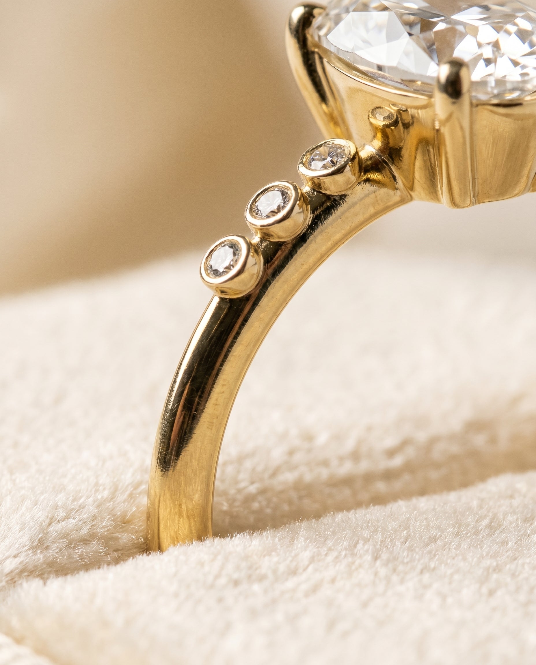 18K Yellow Gold band of The Peggy oval engagement ring setting | RockHer