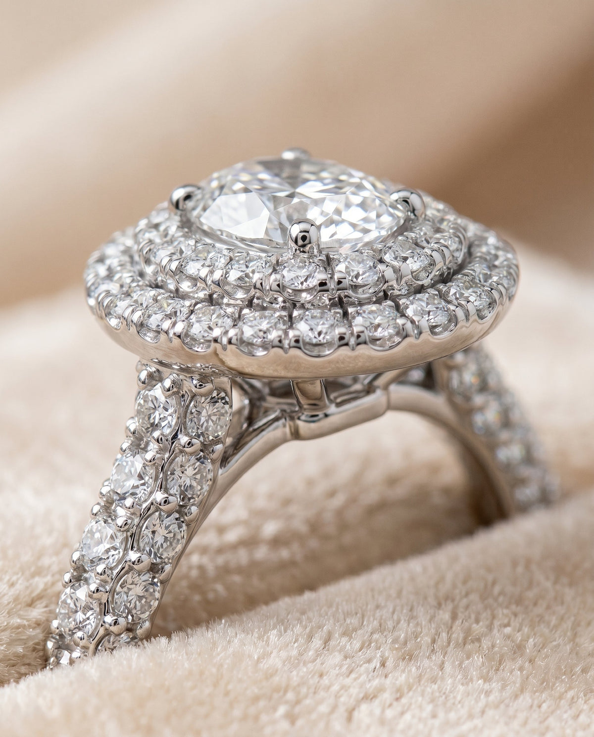18K White Gold band of The Dinah oval engagement ring setting | RockHer
