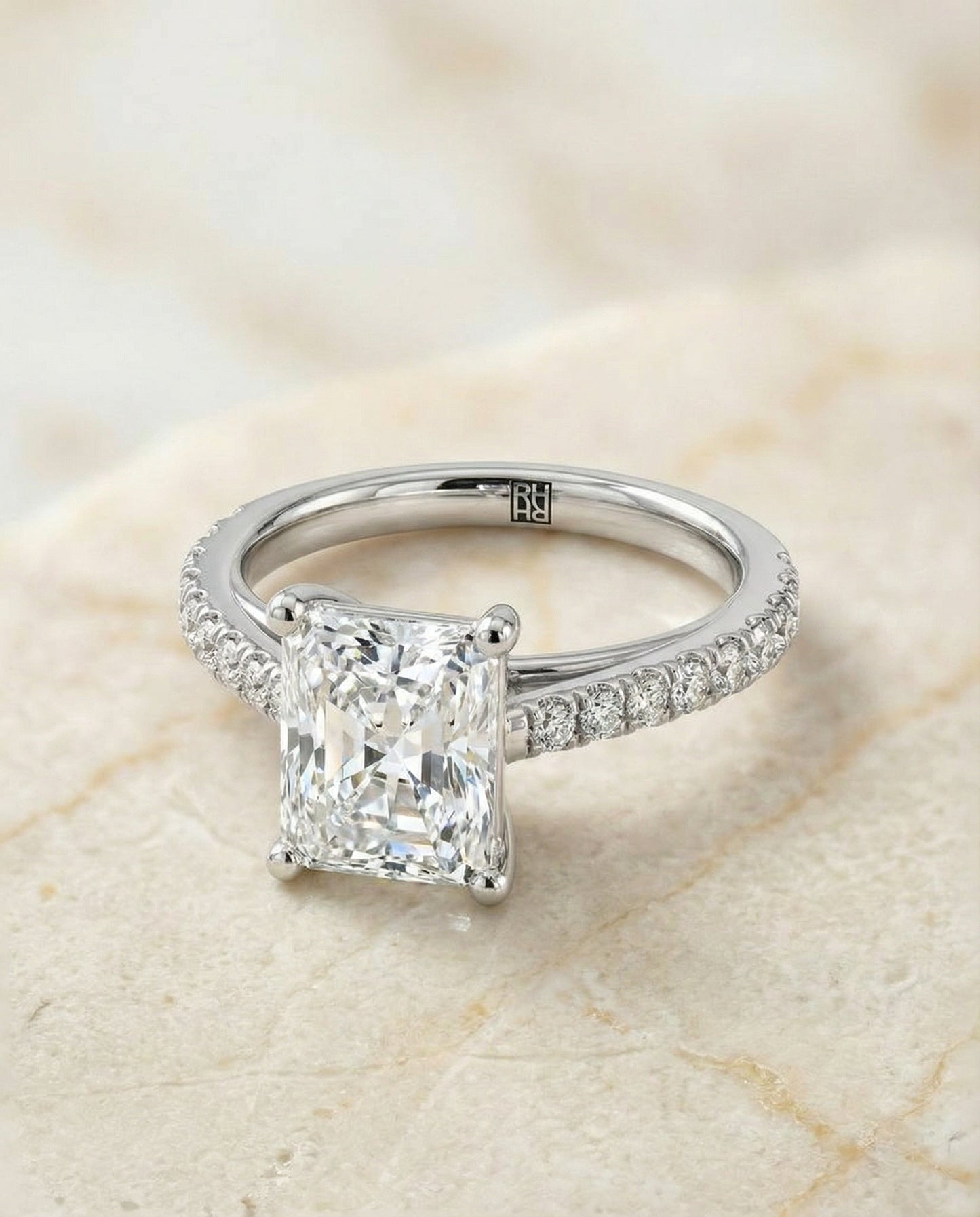 Donna Select Radiant engagement ring in Platinum