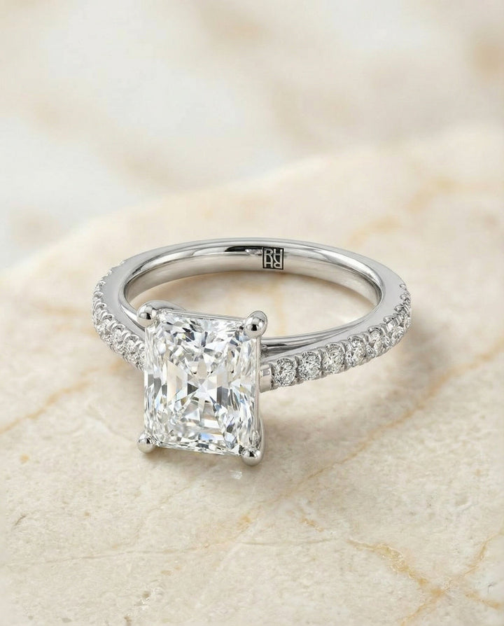 Donna Select Radiant engagement ring in 18K White Gold