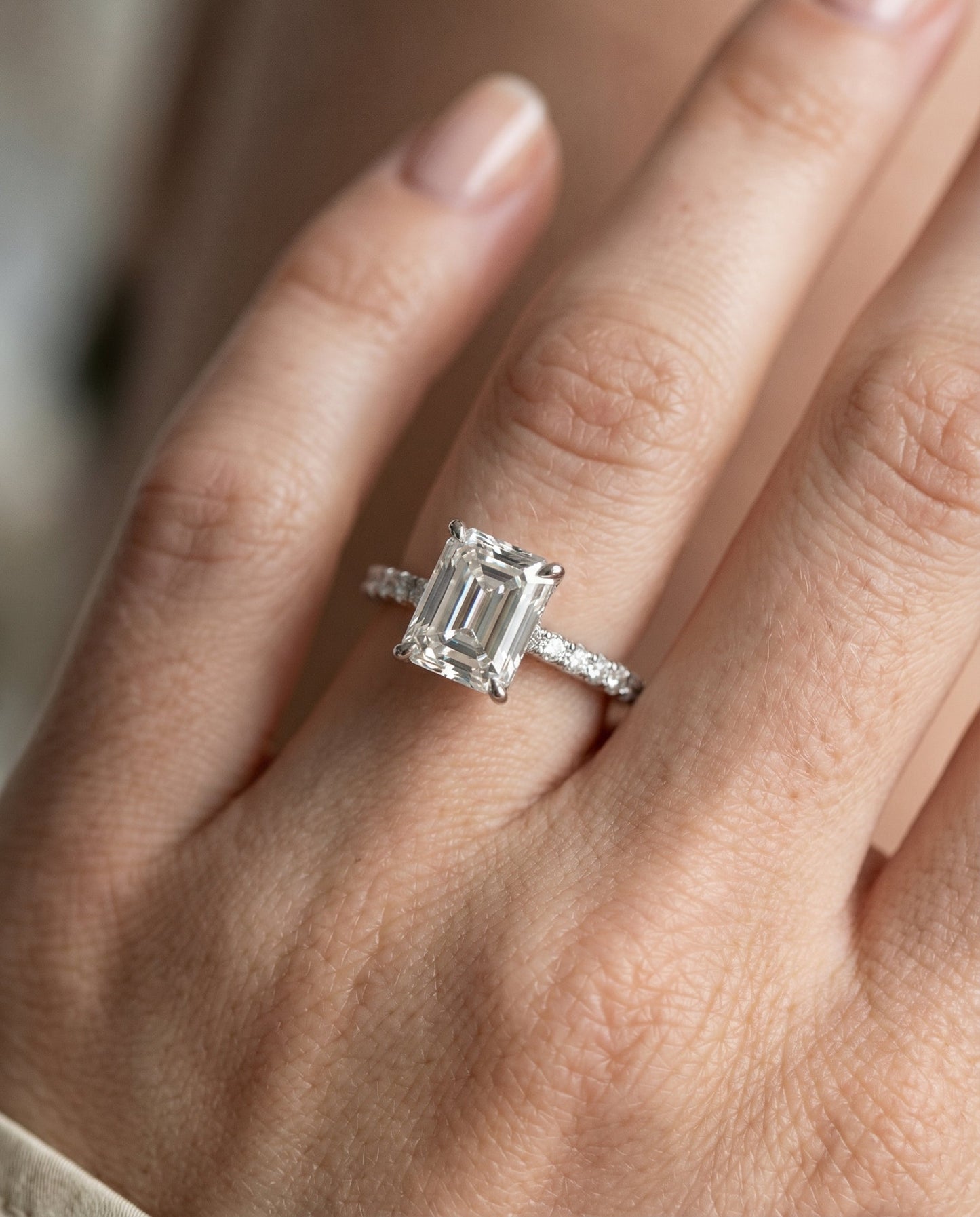 Donna Select Radiant engagement ring in 18K White Gold