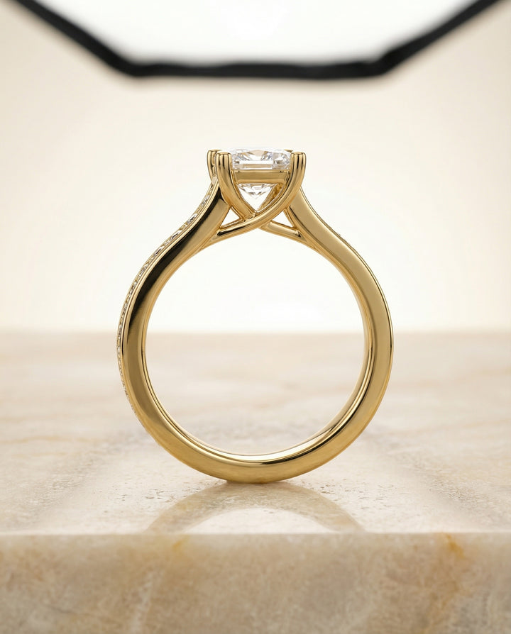 Channel Set Pavé Princess, in 18K Yellow Gold, pave setting – side profile | RockHer