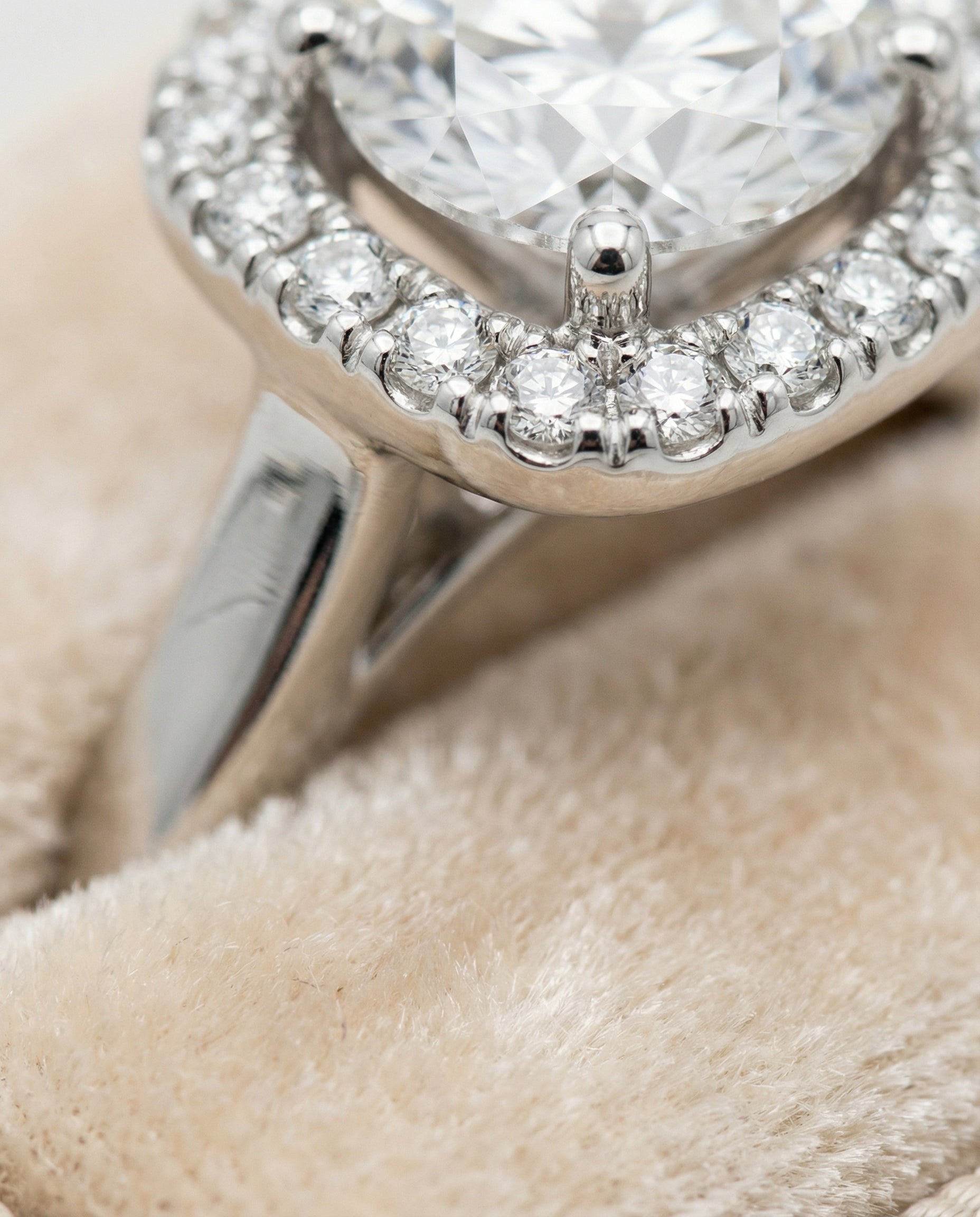 Platinum band of The Carnie round engagement ring setting | RockHer
