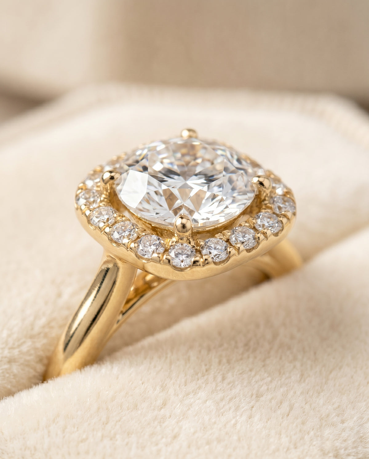 18K Yellow Gold band of The Carnie round engagement ring setting | RockHer