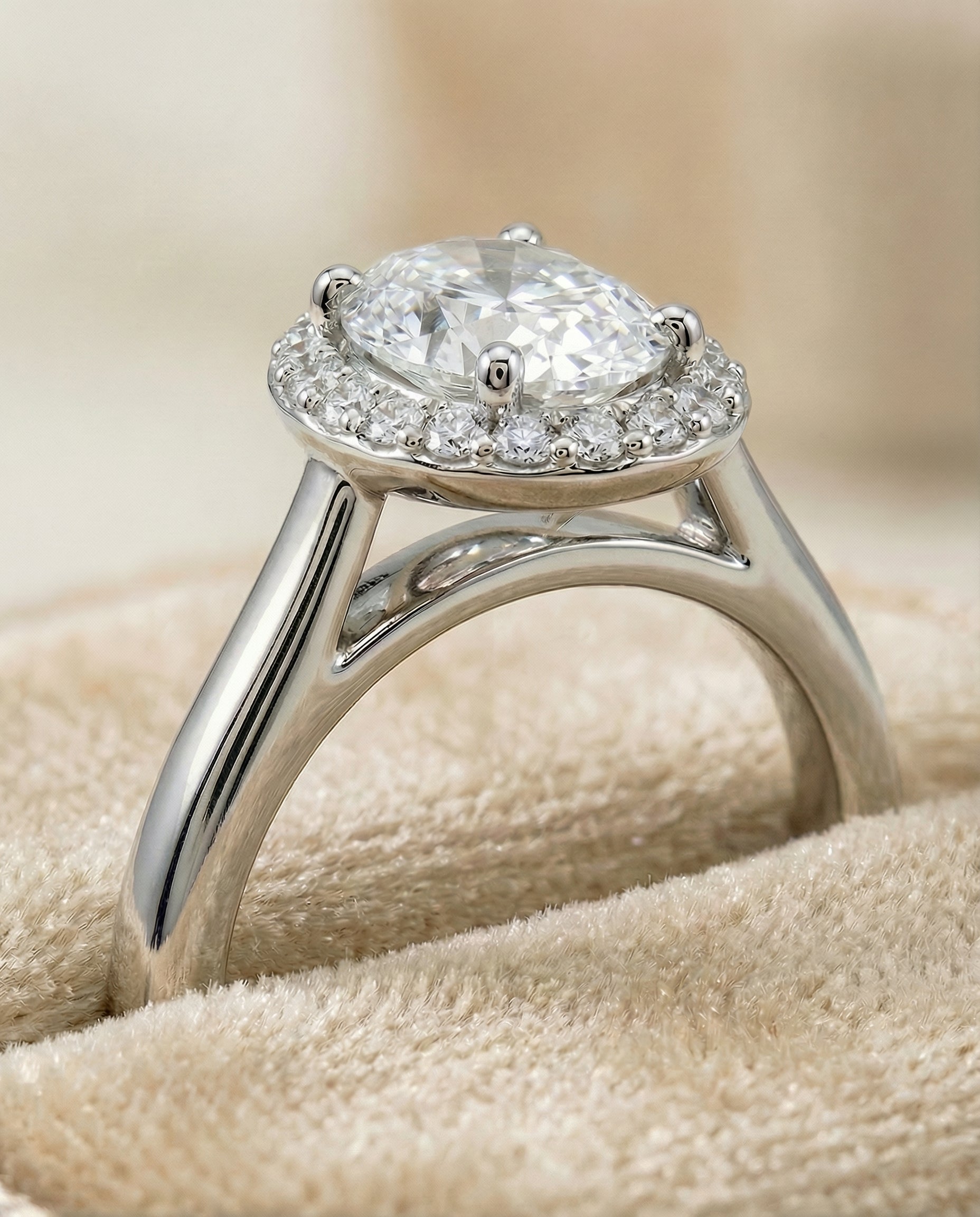 Platinum band of The Etta oval engagement ring setting | RockHer