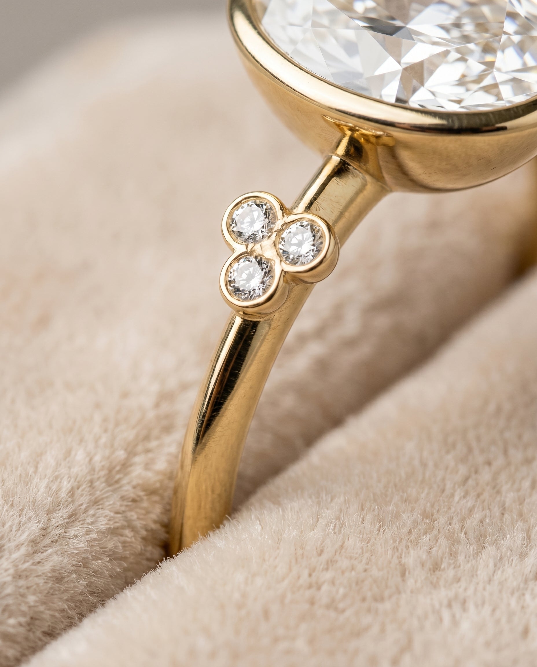 18K Yellow Gold band of The Selena oval engagement ring setting | RockHer