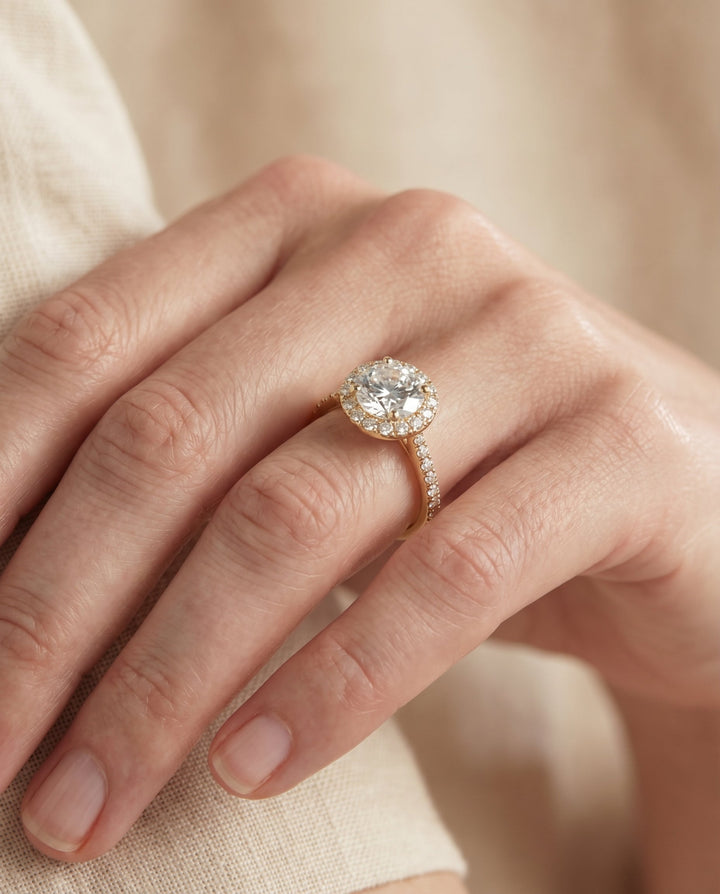 Dionne Select Round engagement ring in 14K Yellow Gold