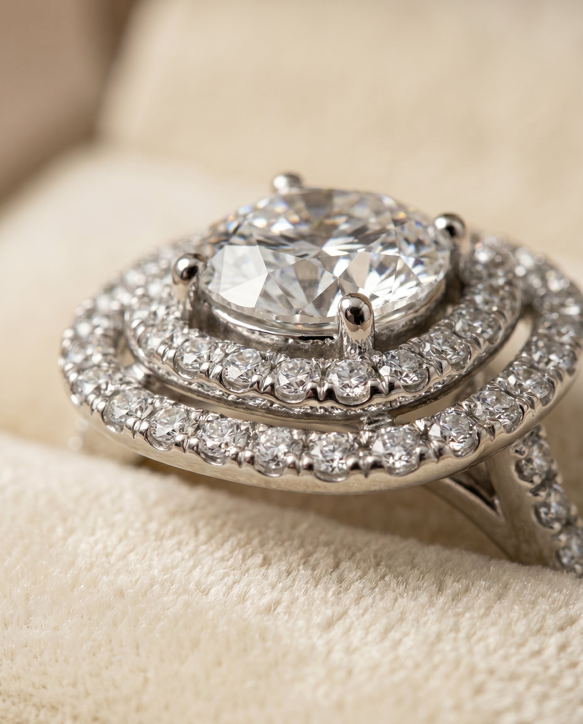 Platinum band of The Cadence cushion engagement ring setting | RockHer