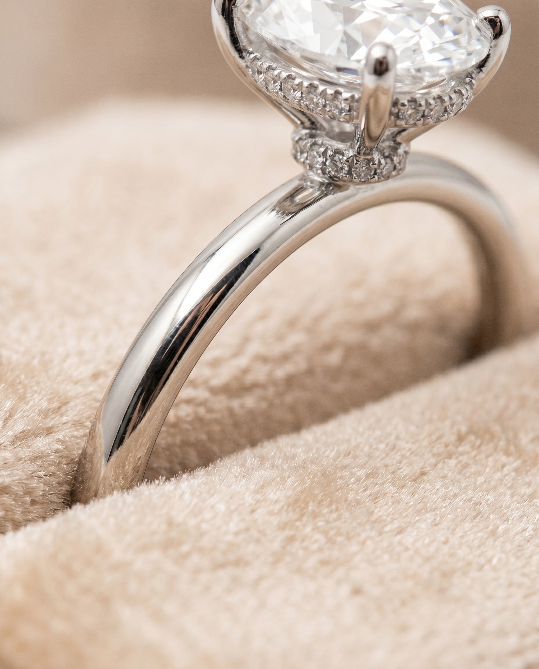 Platinum band of The Dolly oval engagement ring setting | RockHer