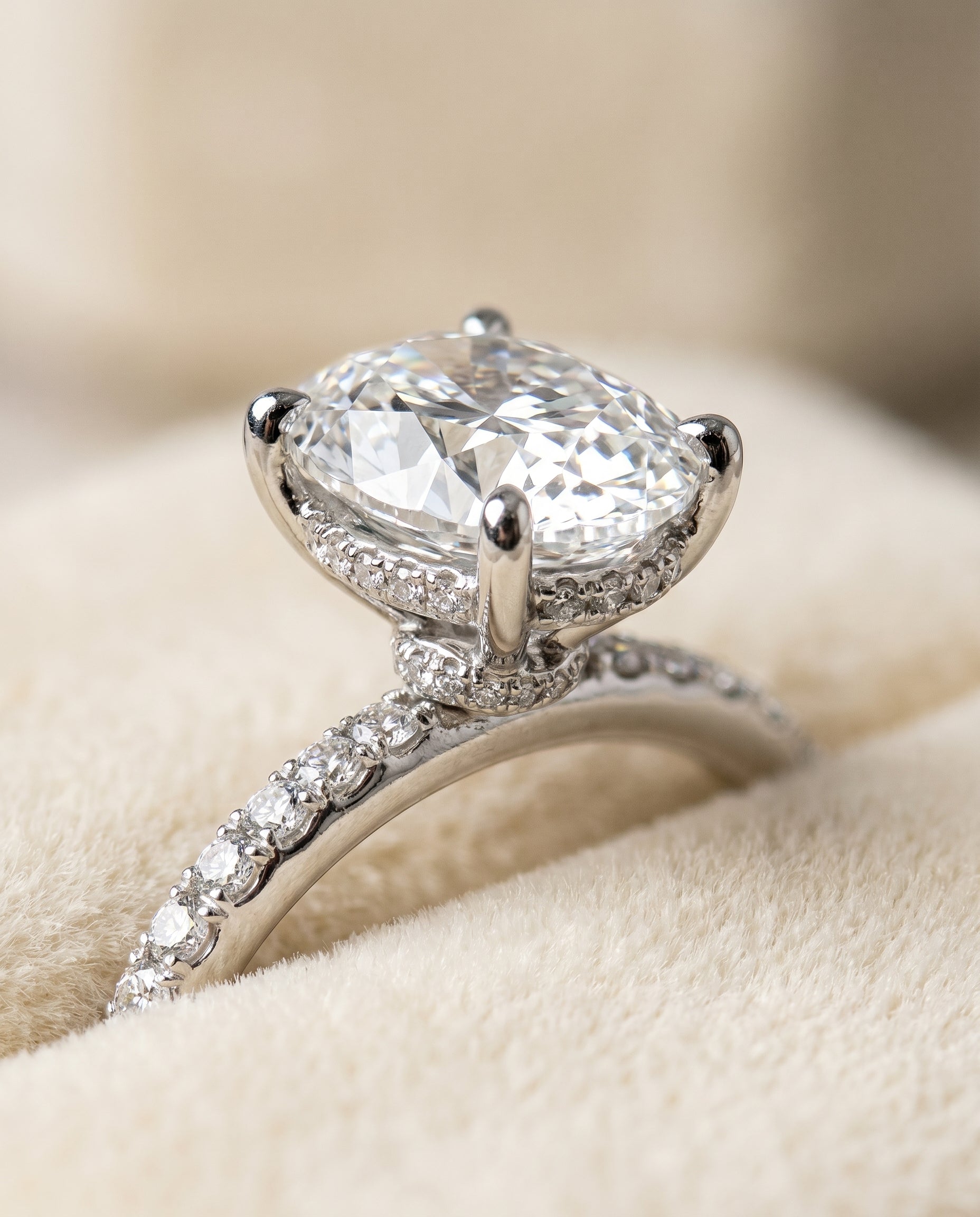 Platinum band of The Abbey oval engagement ring setting | RockHer