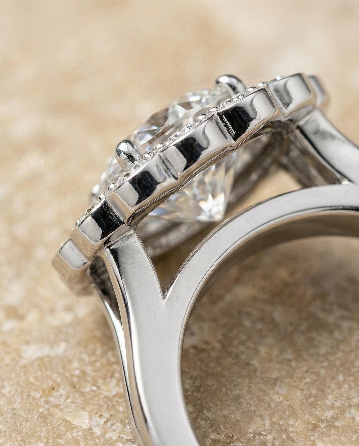 Nera Select Round engagement ring in Platinum