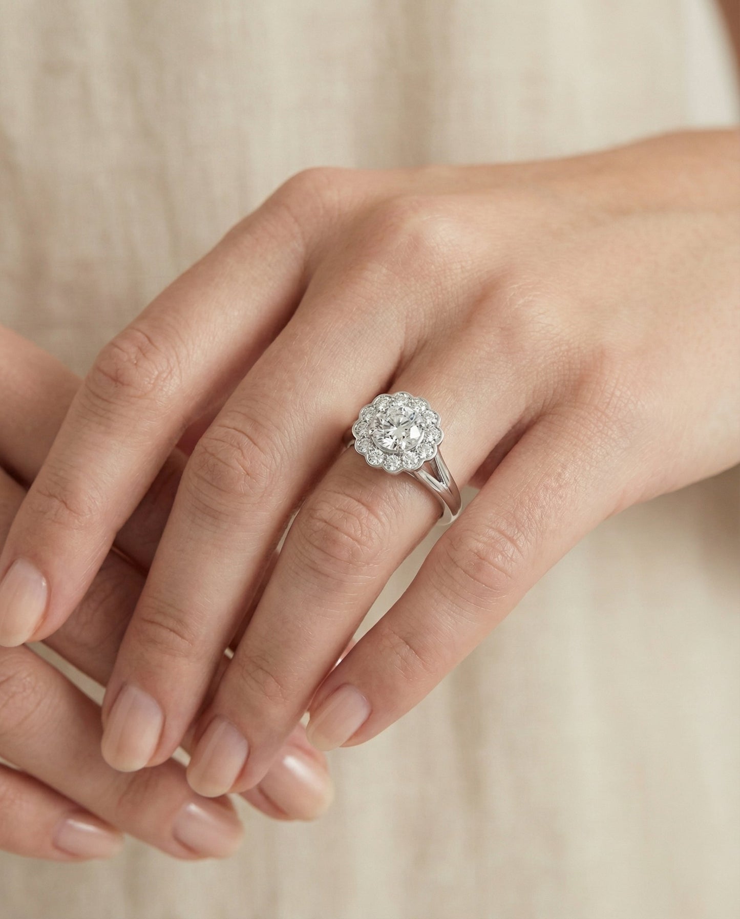 Nera Select Round engagement ring in Platinum