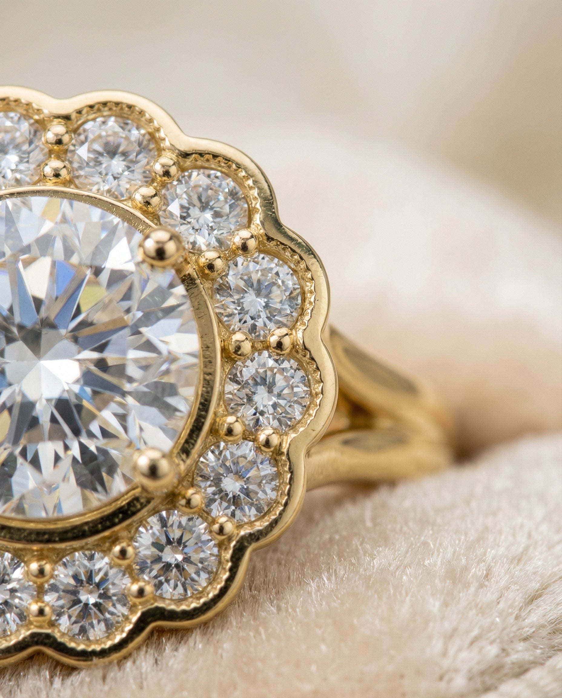 18K Yellow Gold band of The Nera round engagement ring setting | RockHer