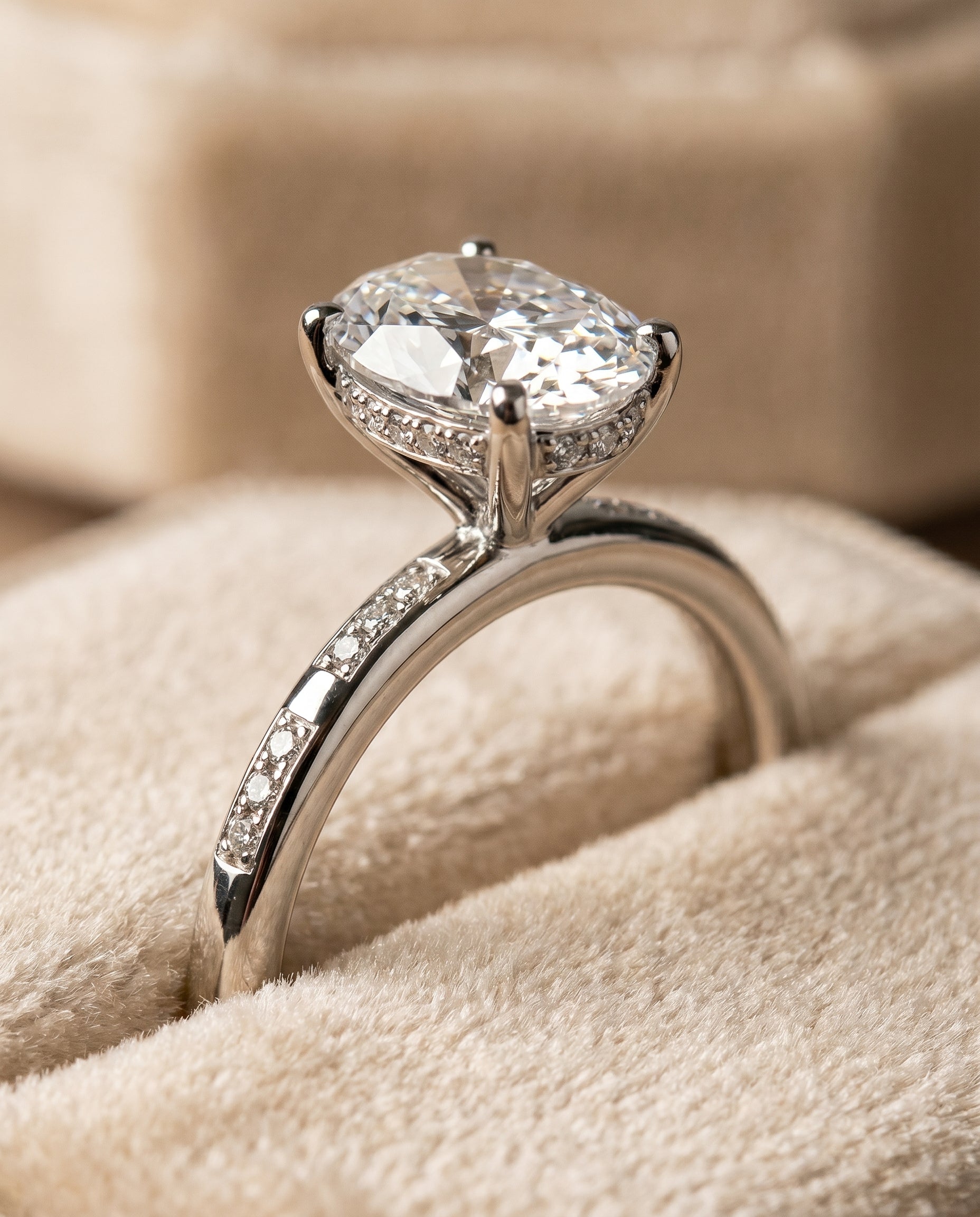 18K White Gold band of The Wanda oval engagement ring setting | RockHer