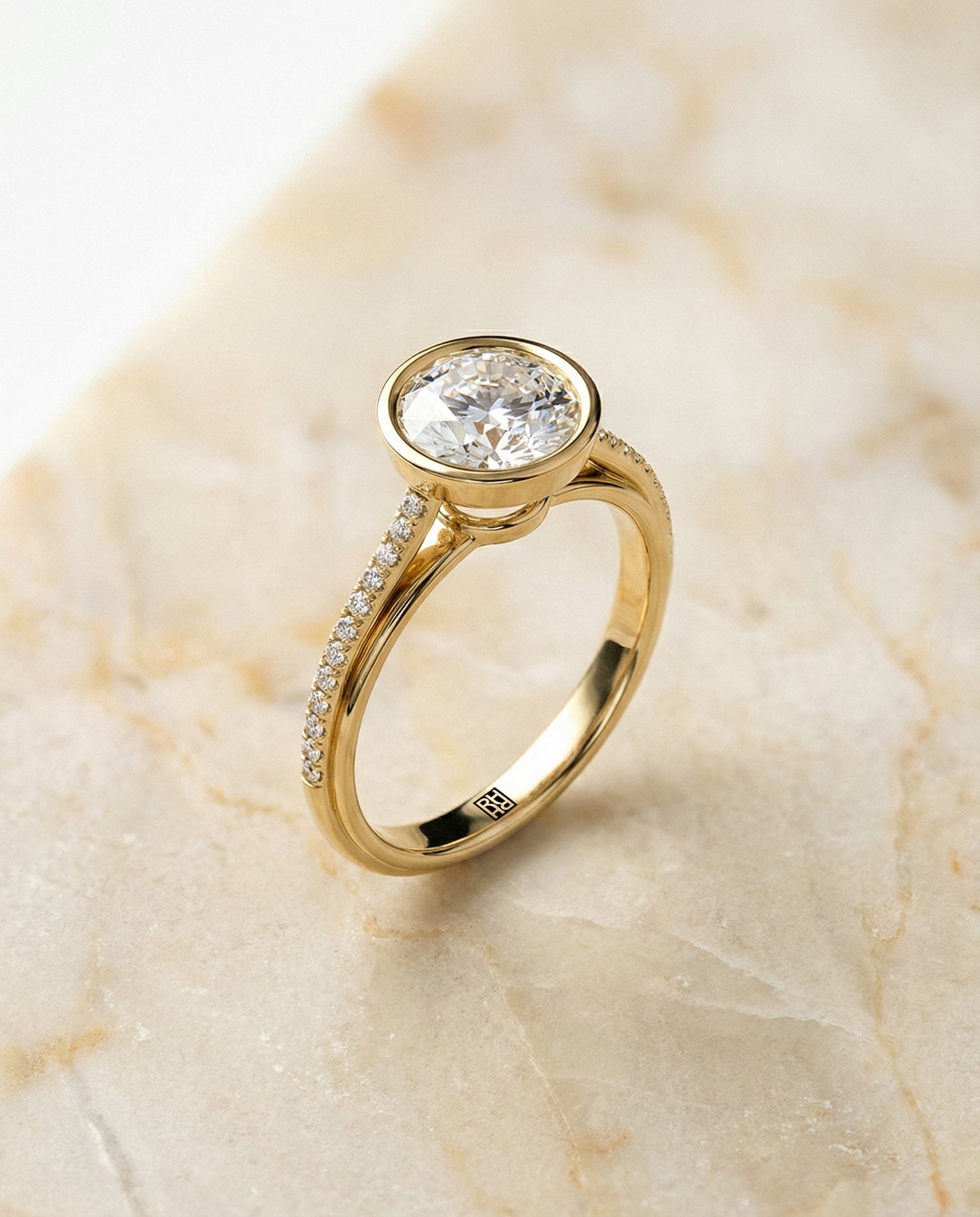 Round Brilliant, Linear Bezel Pavé, in 18K Yellow Gold – front view | RockHer