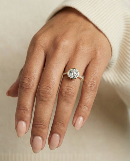 Cappella Select linear bezel pavé round ring in 18K Yellow Gold — front — RockHer