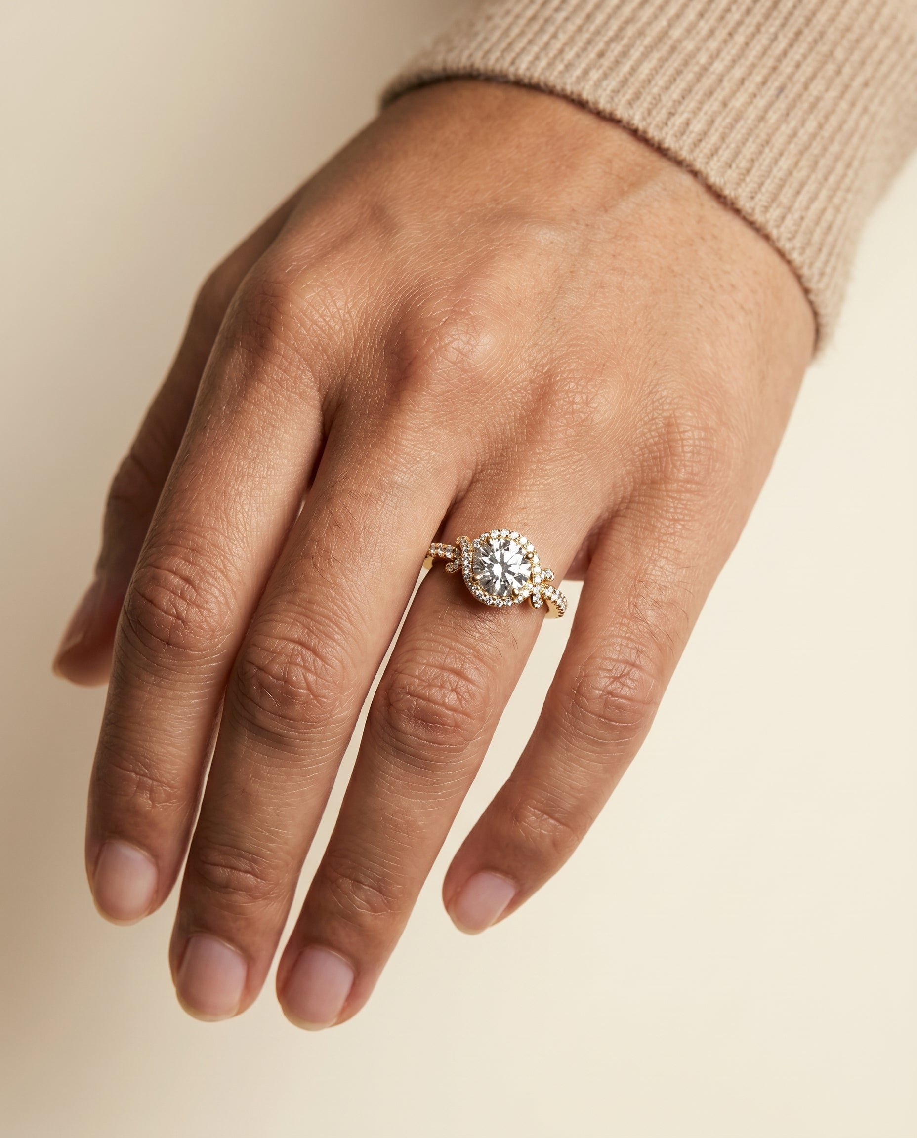 The Bess setting for round diamonds, made to order in 18K Yellow Gold | RockHer