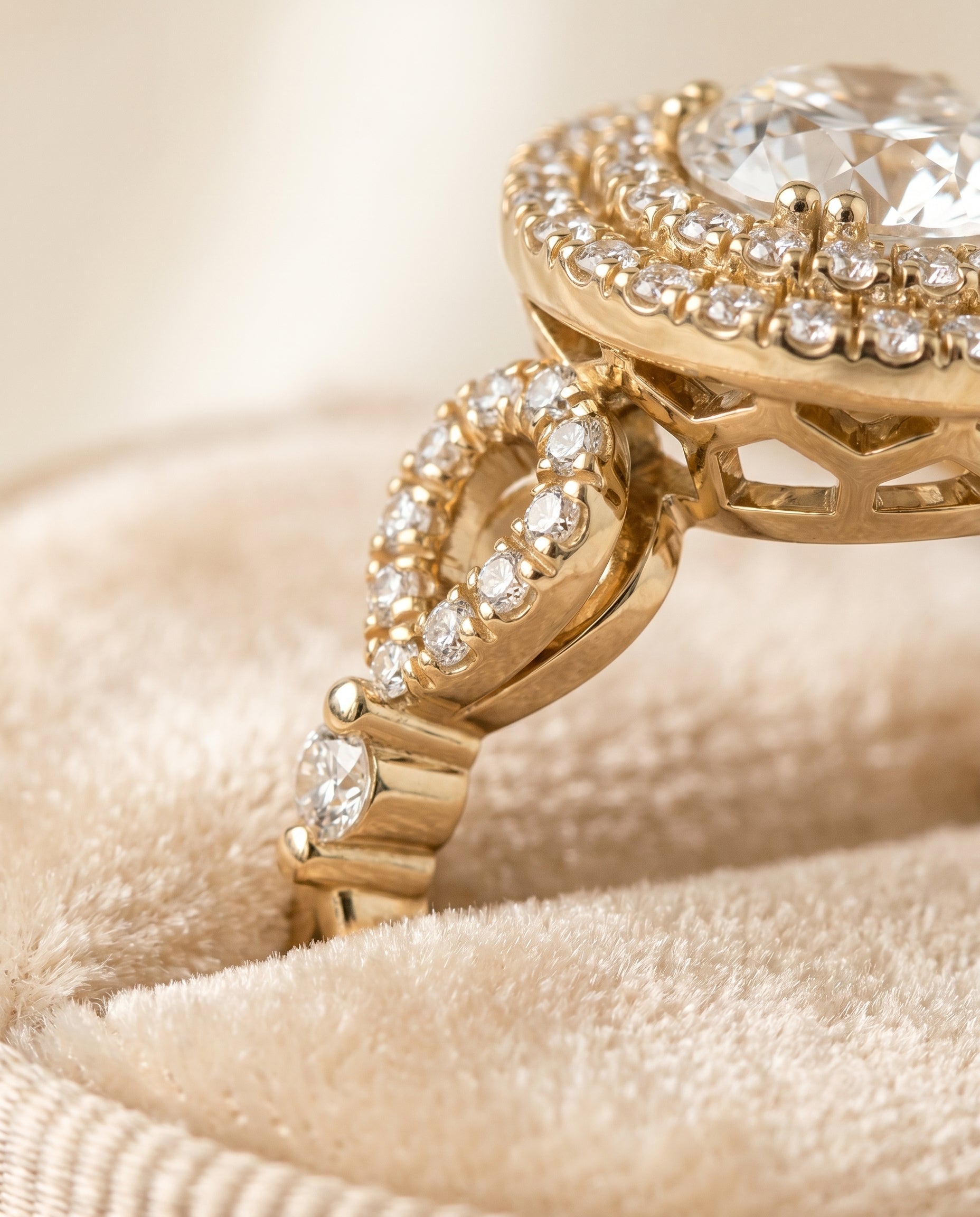 18K Yellow Gold band of The Calypso round engagement ring setting | RockHer