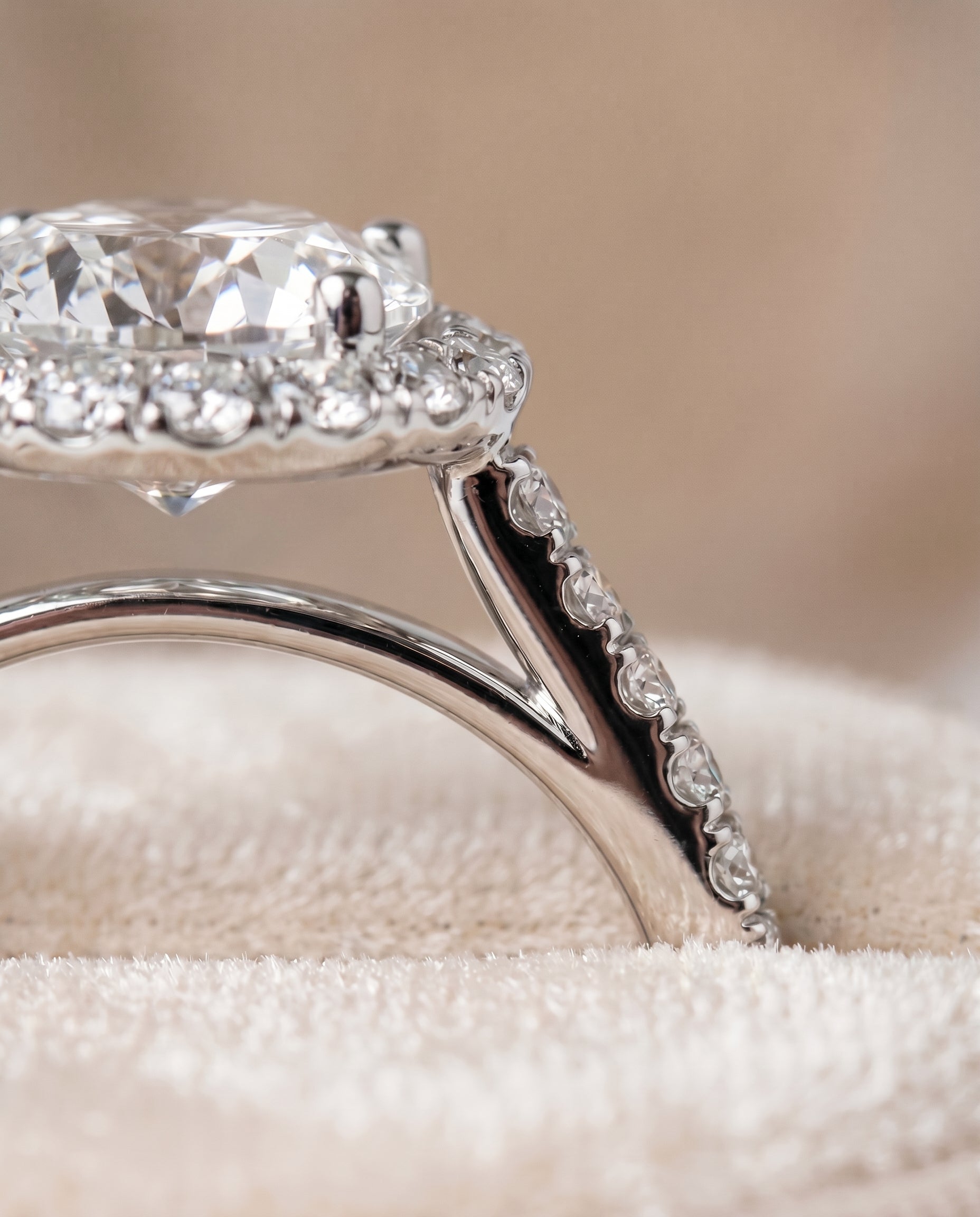 Platinum band of The Dylan round engagement ring setting | RockHer