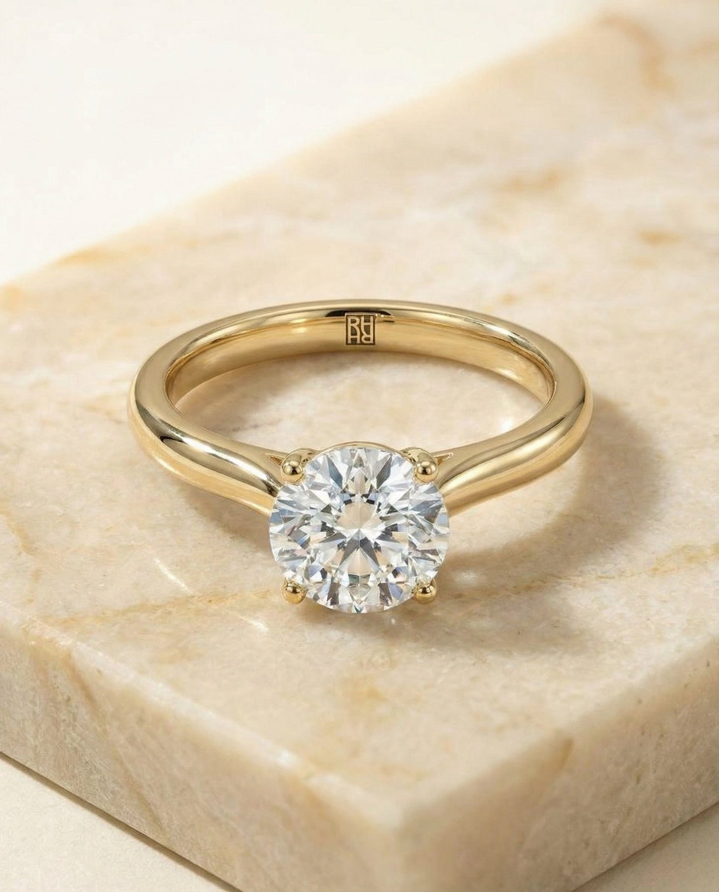 Gladys Select Round engagement ring in 18K Yellow Gold