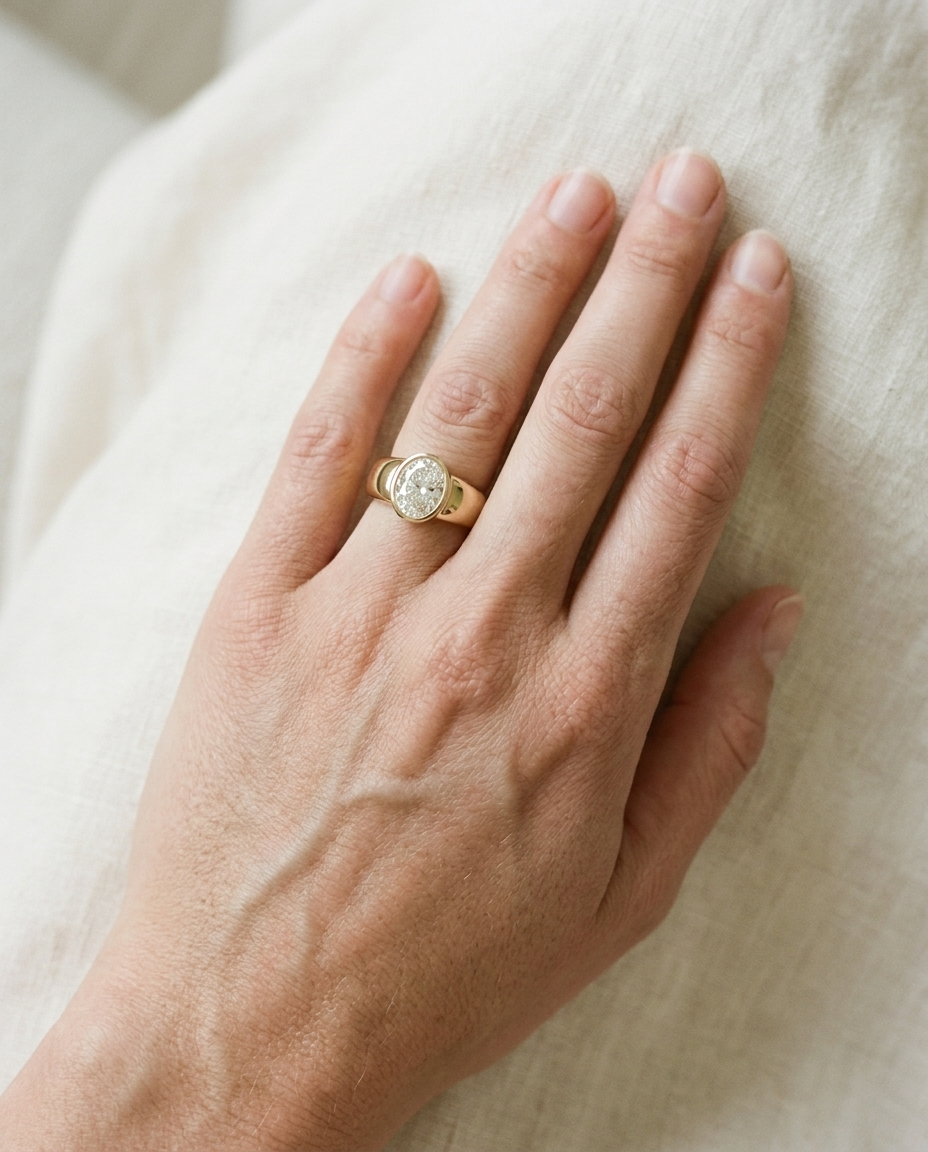The Remi Select — Bezel-Set Cigar Band Oval in 18K Yellow Gold