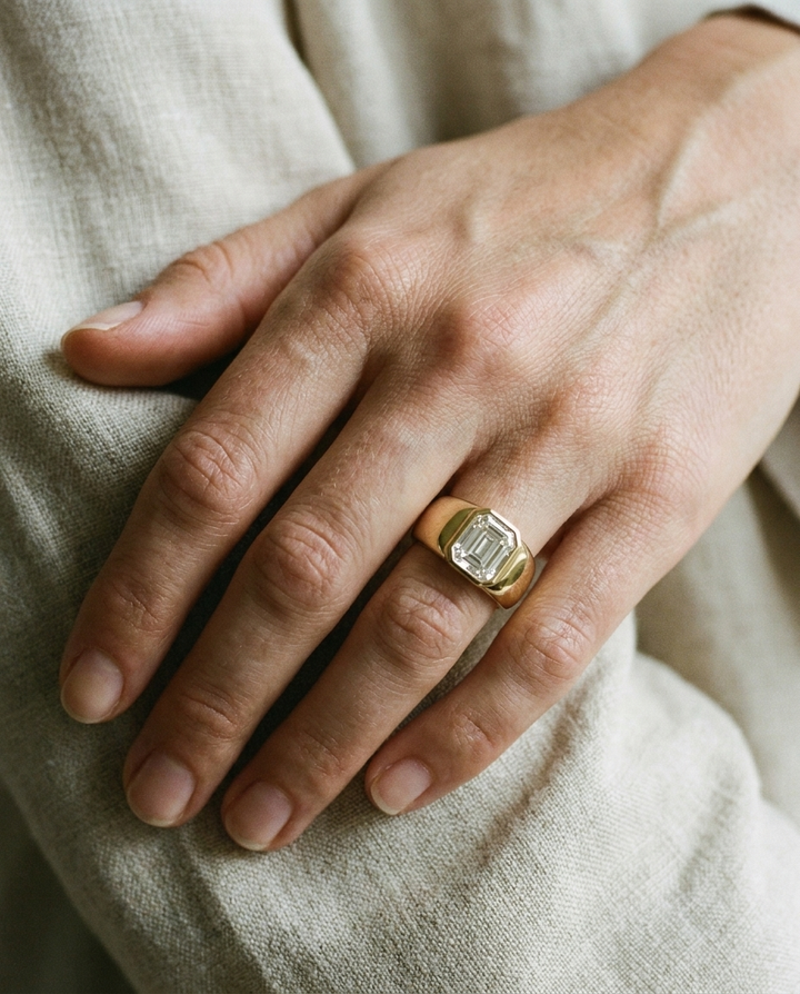 The Remi — Bezel-Set Cigar Band Square Emerald in 18K Yellow Gold