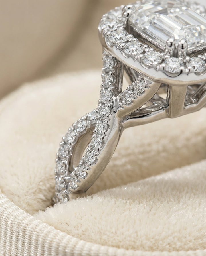 Ribbon Twist Pavé Halo Emerald in Platinum
