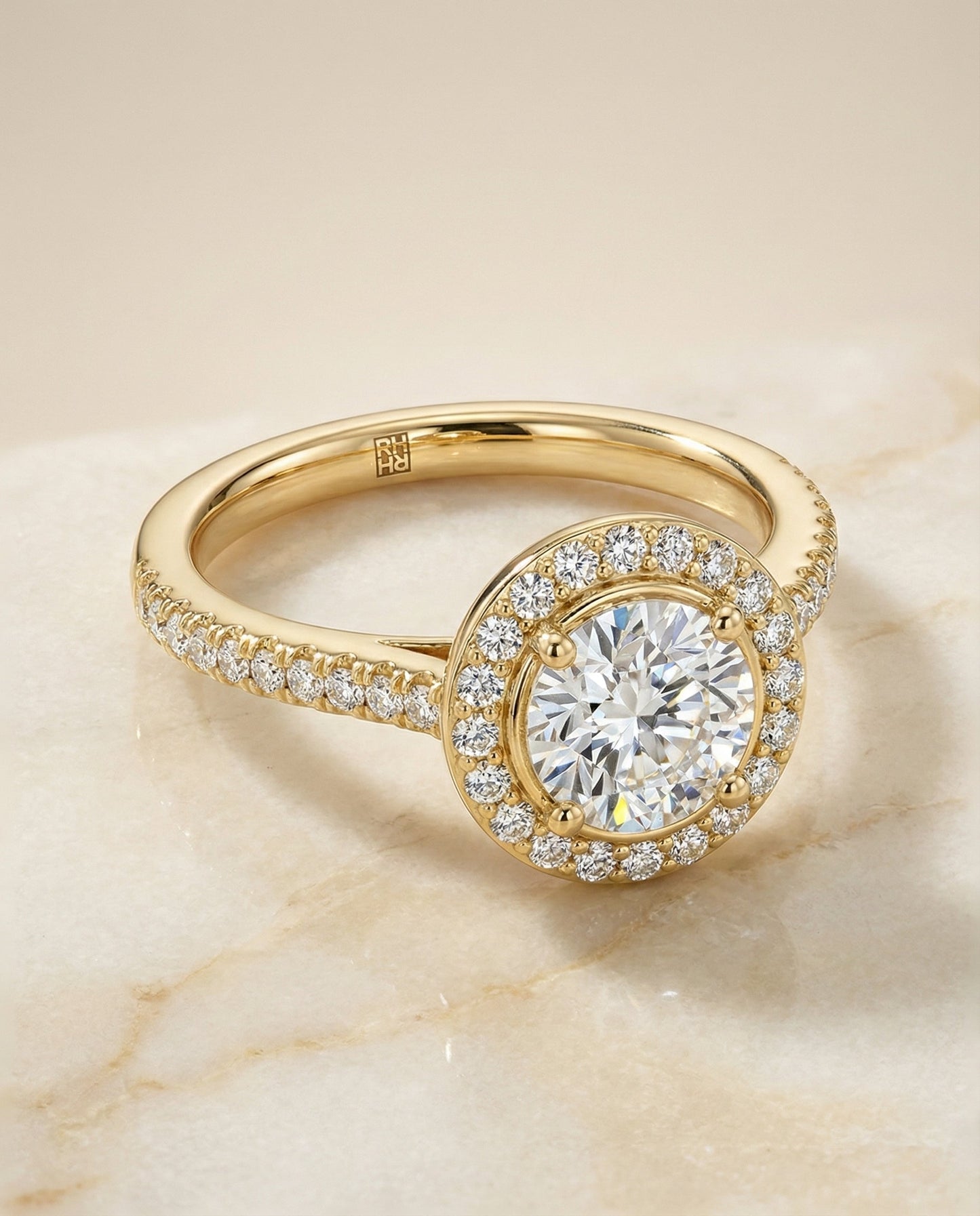 Lucia Select Round engagement ring in 18K Yellow Gold