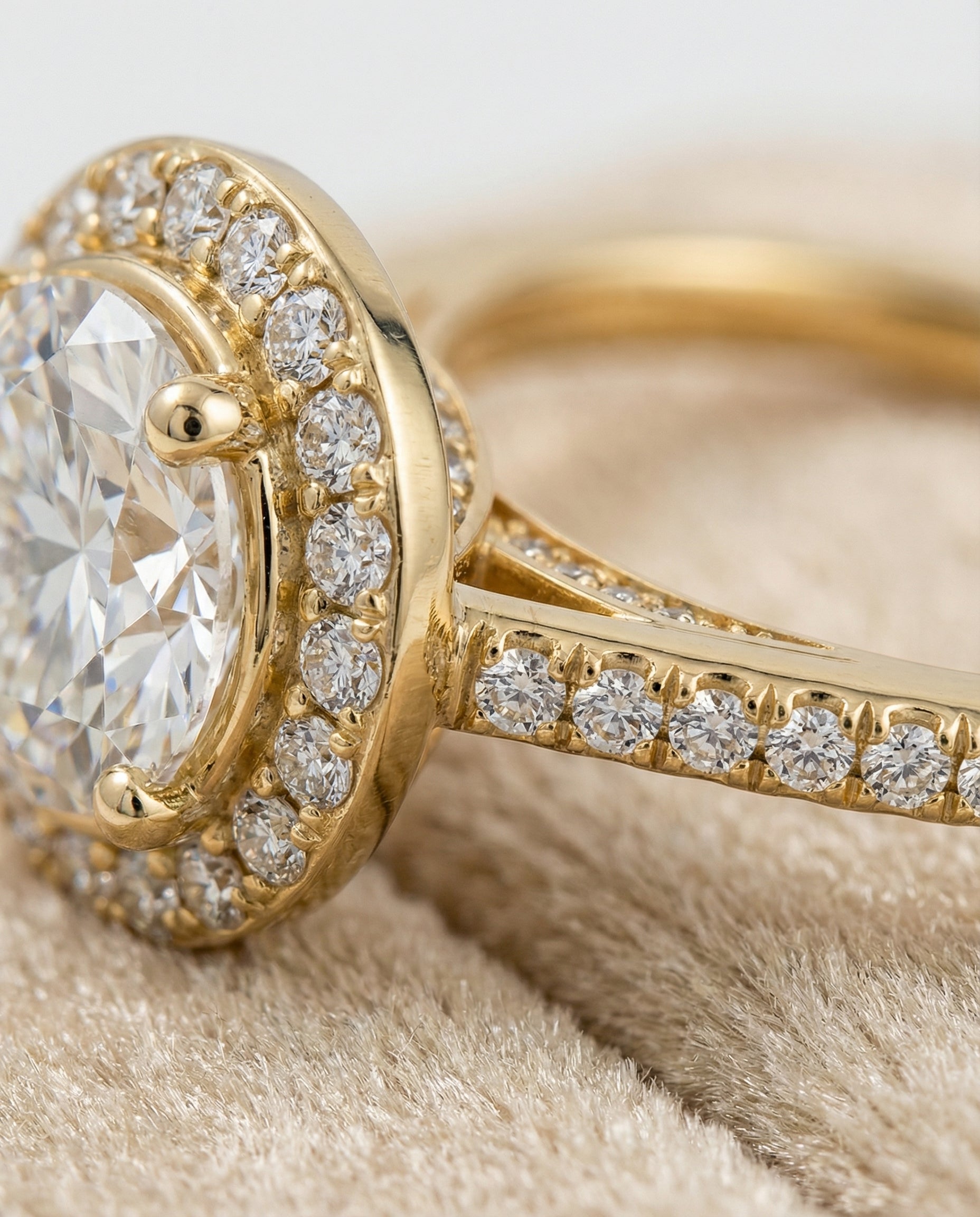 The Lucia setting for round diamonds, made to order in 18K Yellow Gold | RockHer