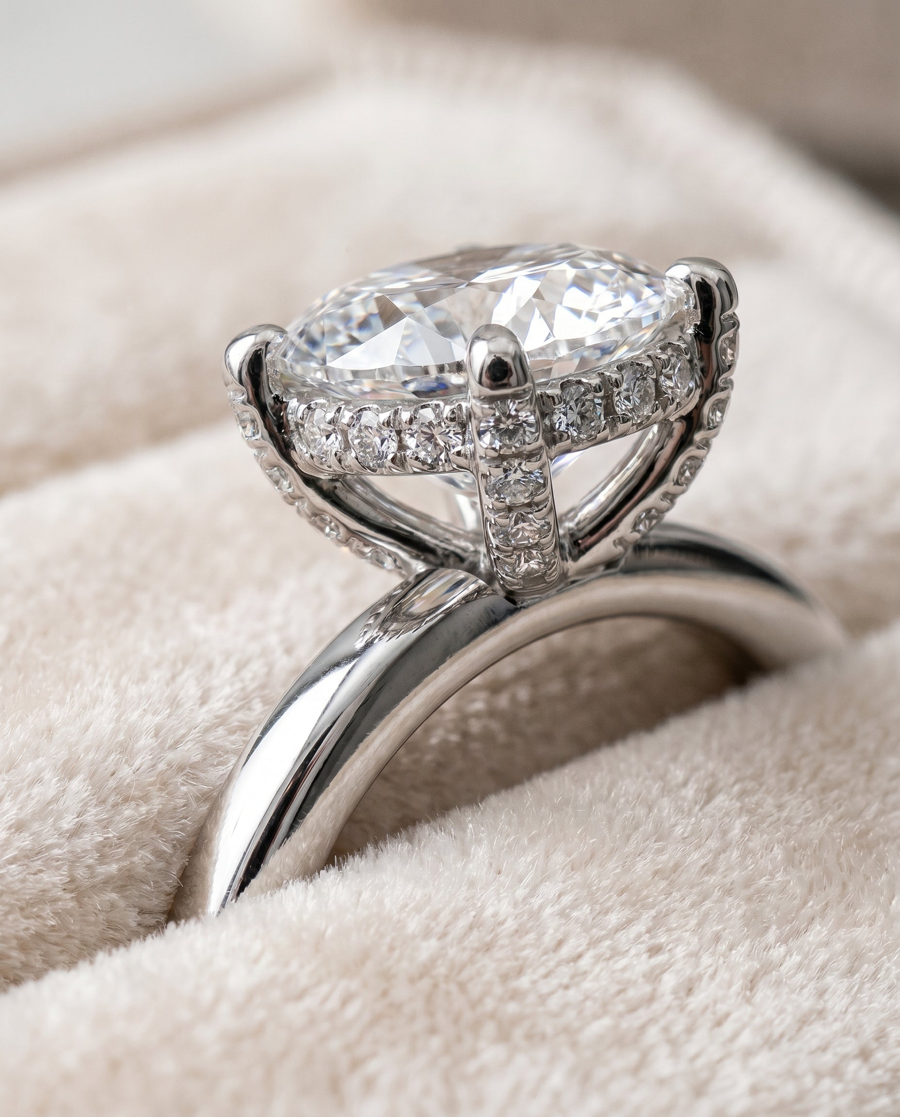 Platinum band of The Lana oval engagement ring setting | RockHer