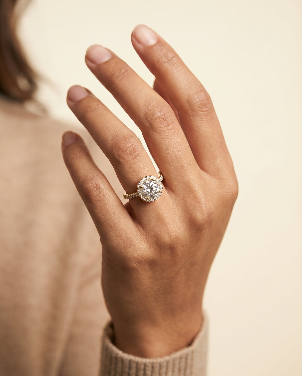 The Alicia setting for round diamonds, made to order in 18K Yellow Gold | RockHer