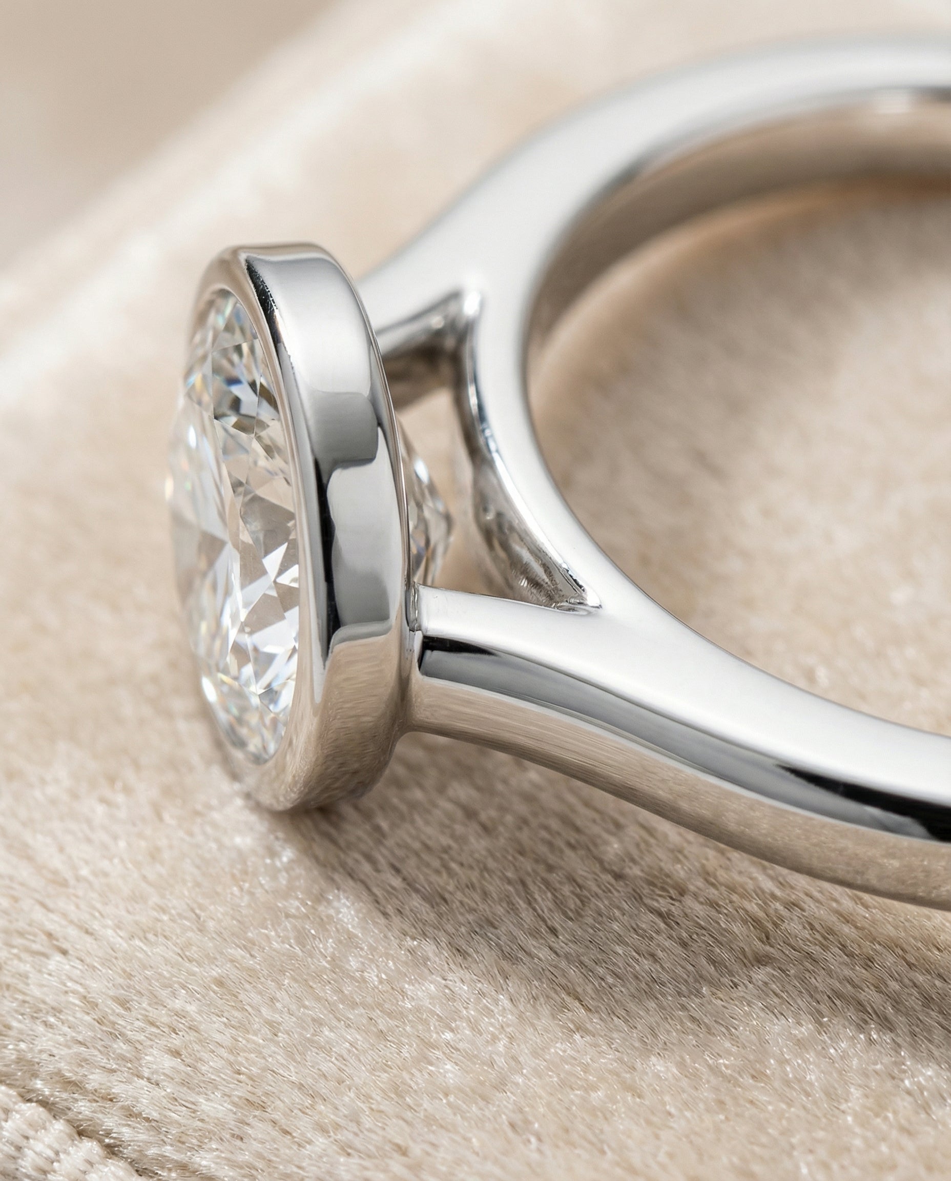 The Duran setting for round diamonds, made to order in Platinum | RockHer