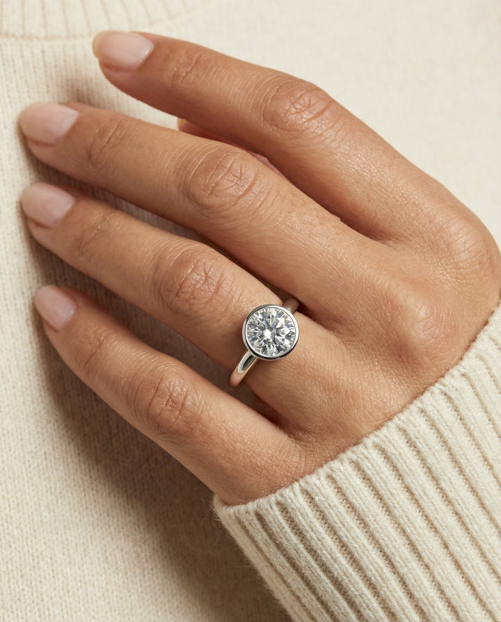 Duran Select Round engagement ring in Platinum