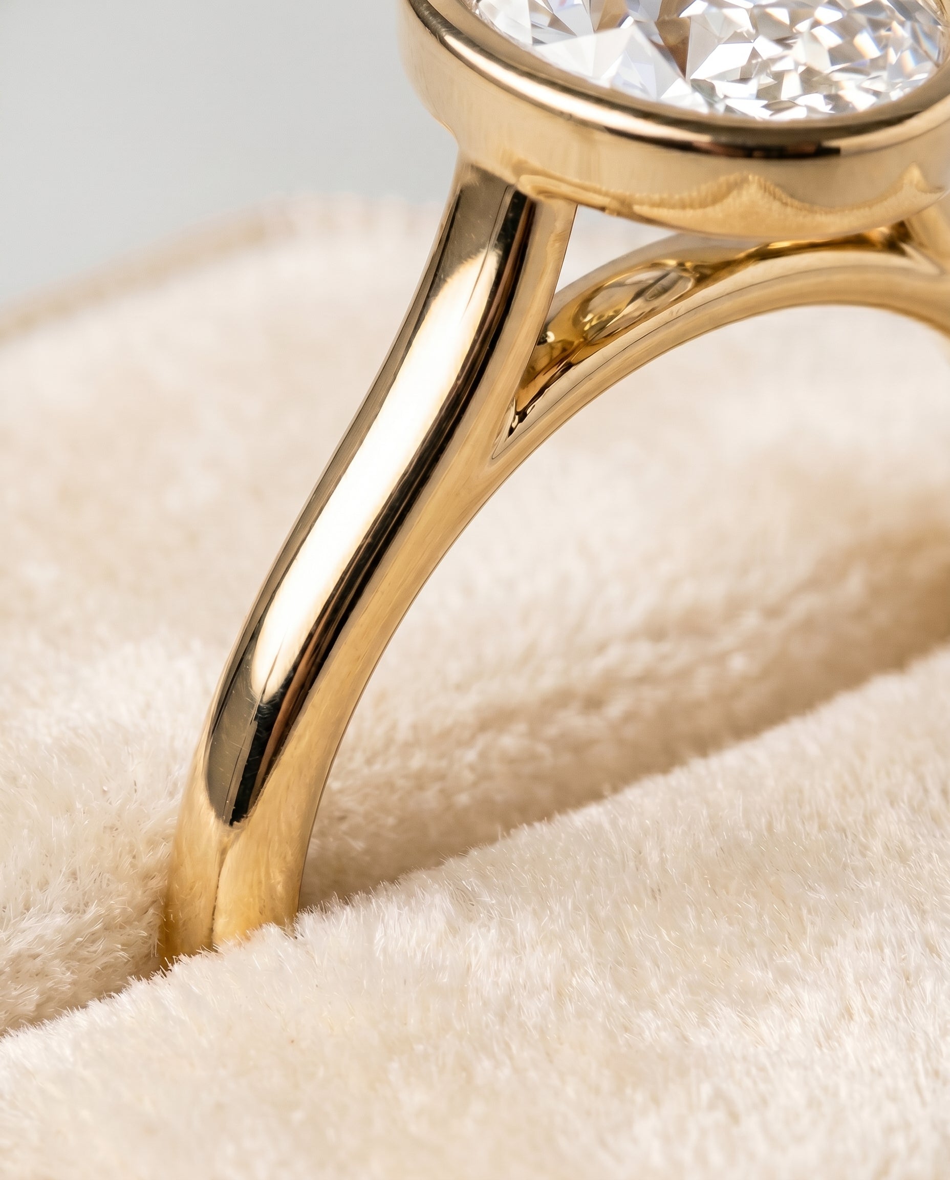 18K Yellow Gold band of The Duran oval engagement ring setting | RockHer