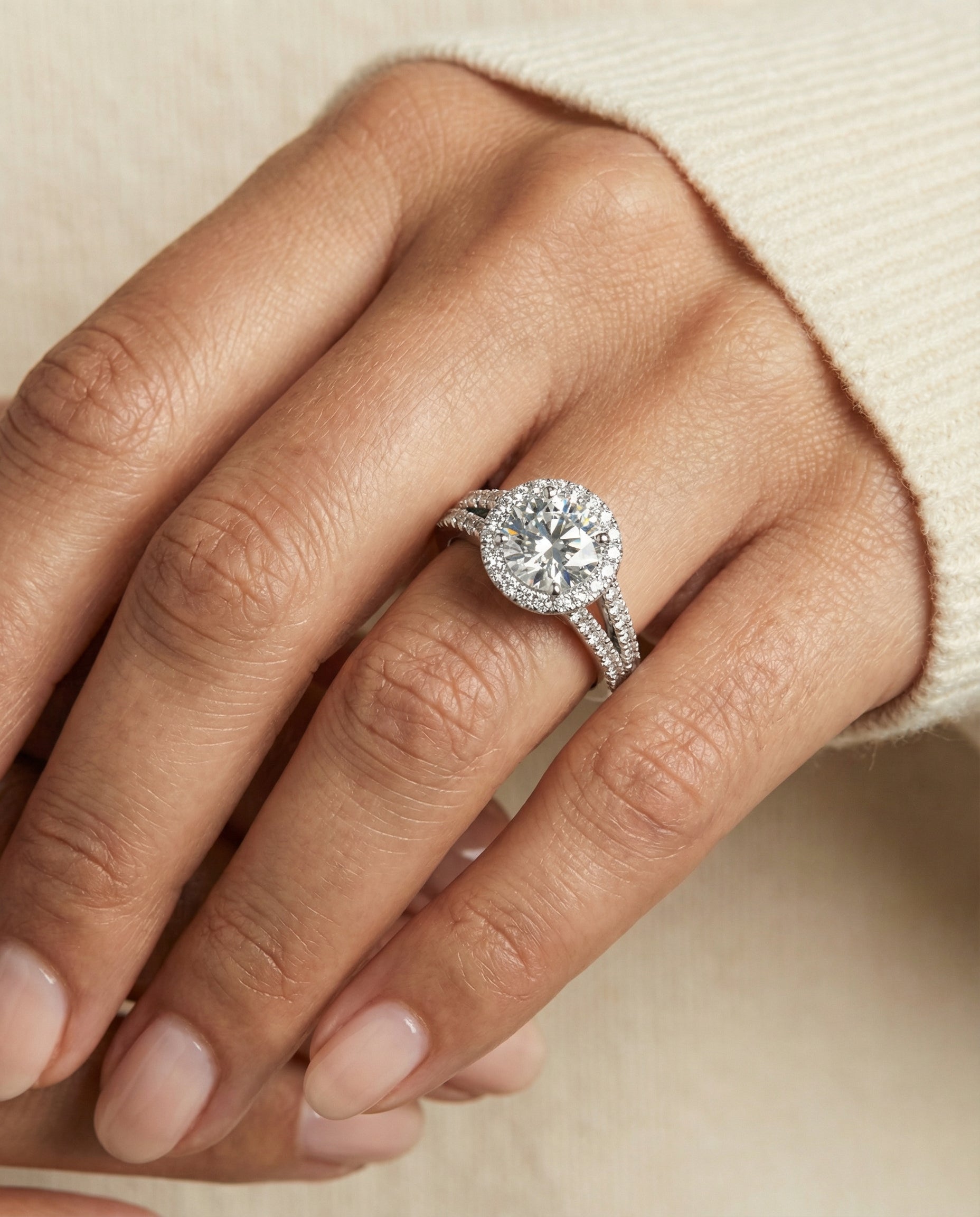 18K White Gold band of The Aretha round engagement ring setting | RockHer