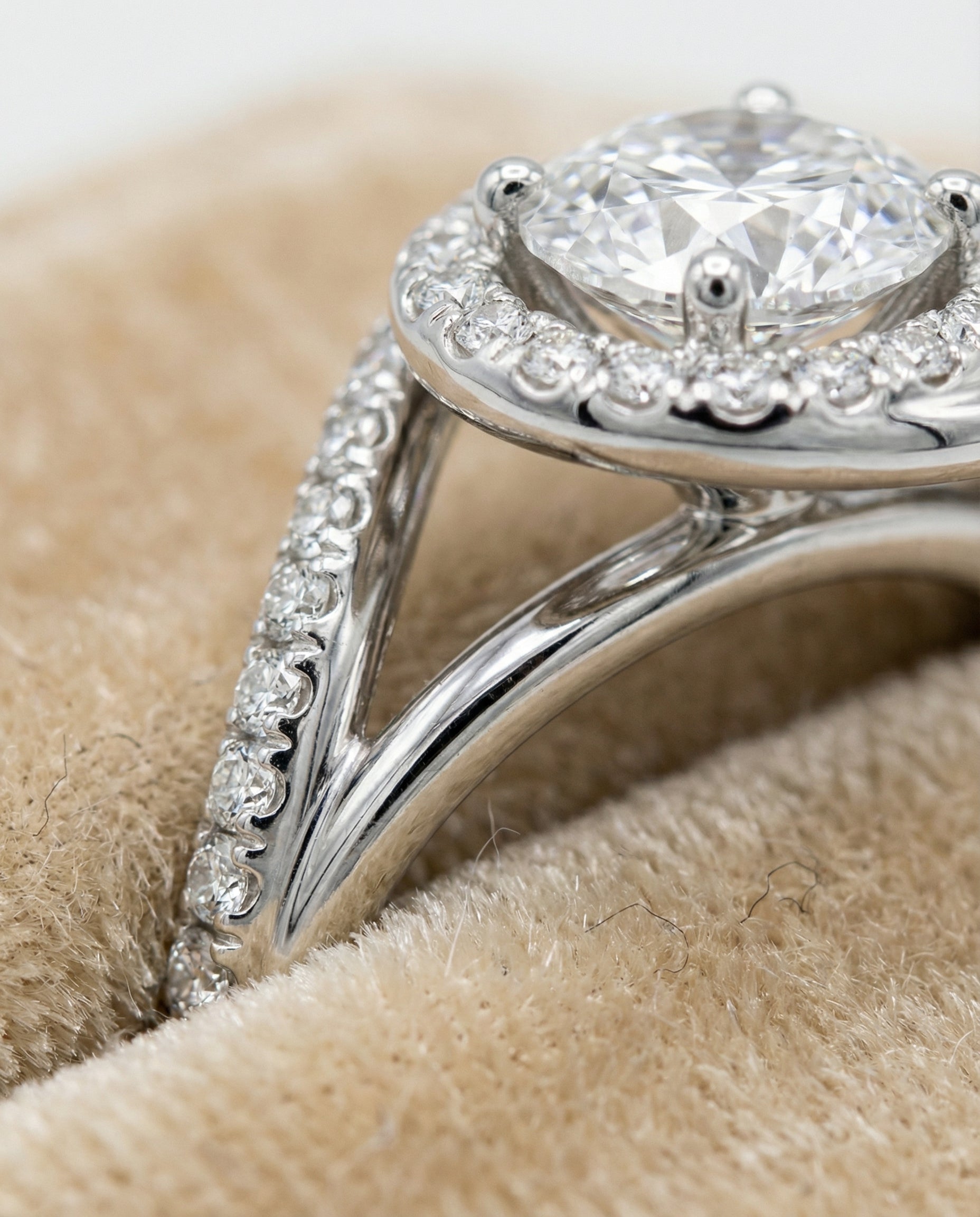 Platinum band of The Ariana round engagement ring setting | RockHer